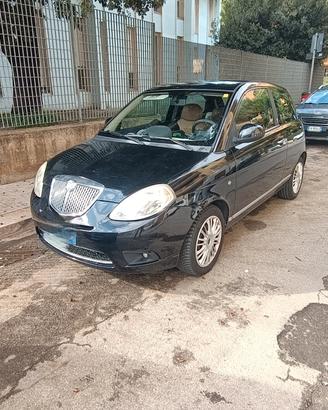 Lancia y