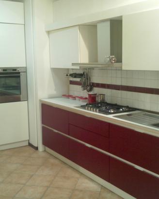 Cucina nuova laccata bianco lucido e rosso opaco