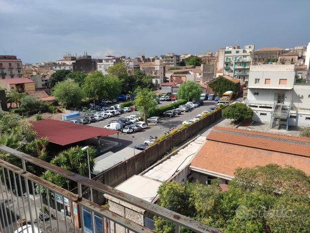 Singola spaziosa balconata luminosa panoramica asc