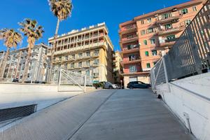 Box auto sul Lungomare Colombo