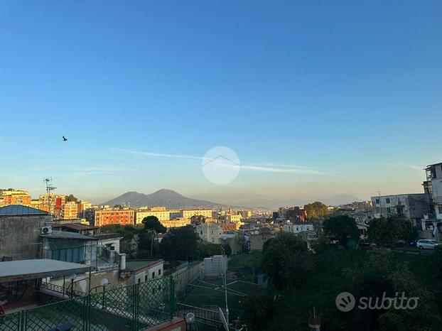 2 LOCALI A NAPOLI