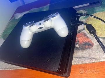 PS4 slim 1 TB nuova con nessun difetto + accessori