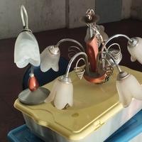 lampadario con lampada da comodino 