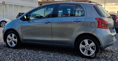 Toyota Yaris 1.3 5 porte Sol automatica