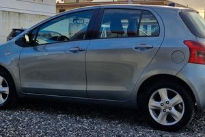Toyota Yaris 1.3 5 porte Sol automatica