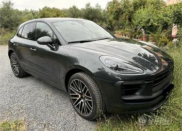 PORSCHE Macan - 2022