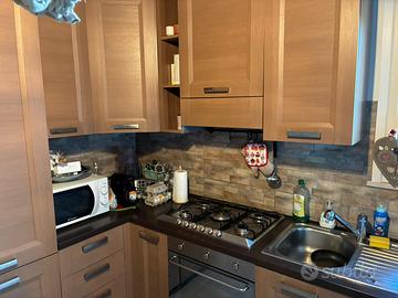 Cucina completa di elettrodomestici