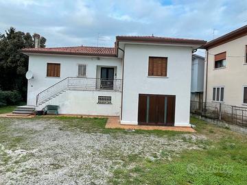 Villa indipendente - ampio giardino - Portogruaro