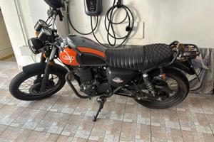 Moto scrambler mash 400