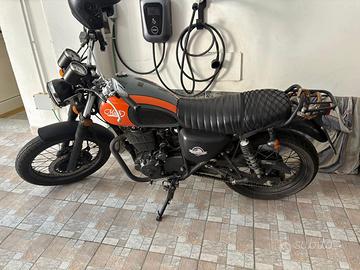 Moto scrambler mash 400