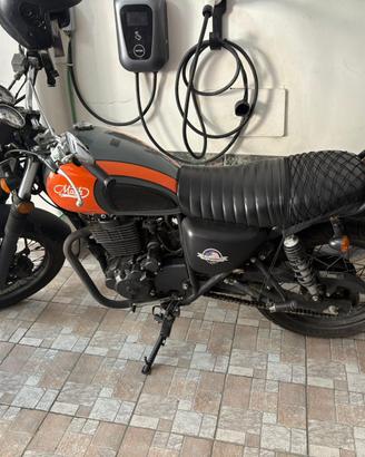 Moto scrambler mash 400