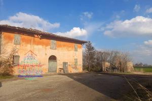 Rustico / Casale di 300 m² con più di 5 locali a S