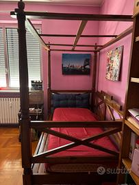Letto a baldacchino