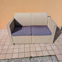 divanetto due posti in rattan con cuscini