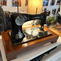 Macchina da cucire antica