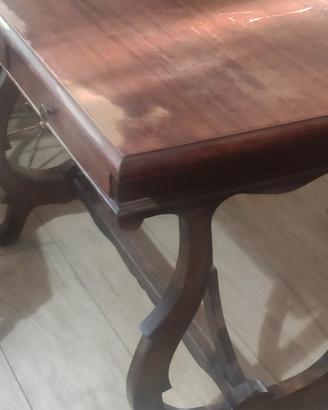 scrivania antica con sedia antica 