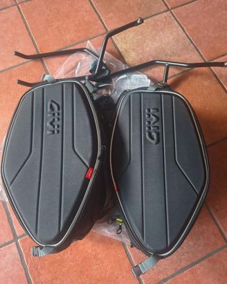 Borse morbide GIVI per Tracer 9