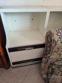 2 comodini anni 70 prezzo trattabile 