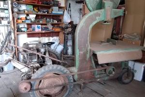 Sega a nastro autoportante