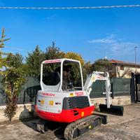 E117 Escavatore 28 q Takeuchi TB228