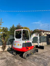 E117 Escavatore 28 q Takeuchi TB228