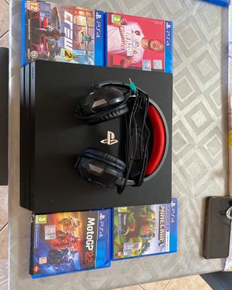 play 4 pro con giochi e cuffie