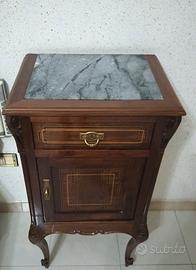 Due comodini con marmo