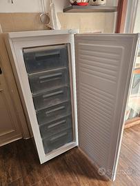 Congelatore verticale 165L