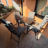 Set tavolo sedie con cuscini