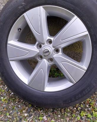 Cerchi e gomme 235/60 R17 oiginali Volvo