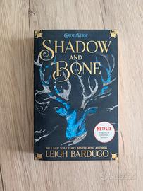 Libro "Shadow and Bone"