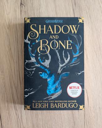 Libro "Shadow and Bone"