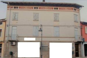 Casa su tre piani in centro Romans