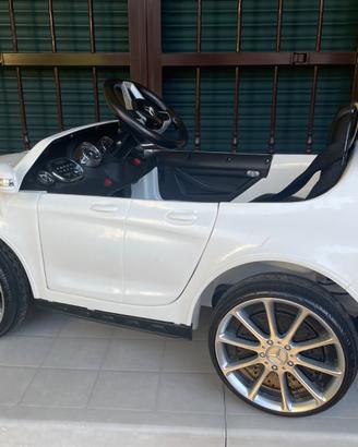 Auto elettrica per bambini Mercedes GLA45