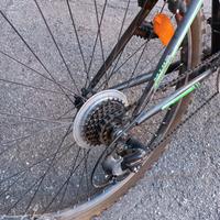 Mountain bike da ragazzo/a