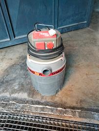 Aspirapolvere da autolavaggio.