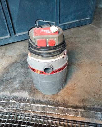 Aspirapolvere da autolavaggio.