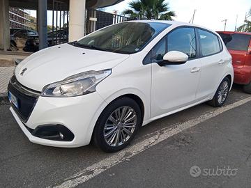 Peugeot 208 PureTech 82 5 porte Allure