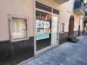 Pozzuoli centro storico, locale commerciale mq 35