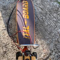 Skateboard con motore a scoppio