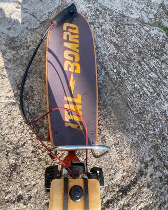 Skateboard con motore a scoppio