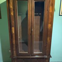 vetrinetta con cassettiera