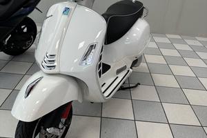 Piaggio Vespa 300 GTS hpe
