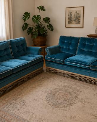 Coppia di divani vintage in velluto blu petrolio