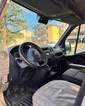 Nissan Nv 400