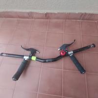 Manubrio bici MTB-Citybike con accessori 