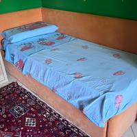 Letto con cassone e pareti morbide in alcantara