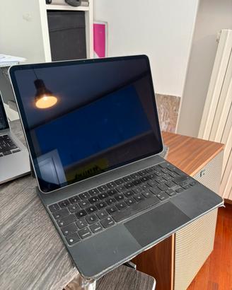 IPad Air 13” M2 - Smart Keyboard compresa