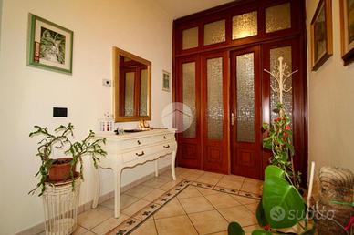 CASA SEMINDIPENDENTE A VERNIO