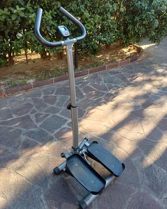 Stepper con Monitor LCD e manubrio regolabile